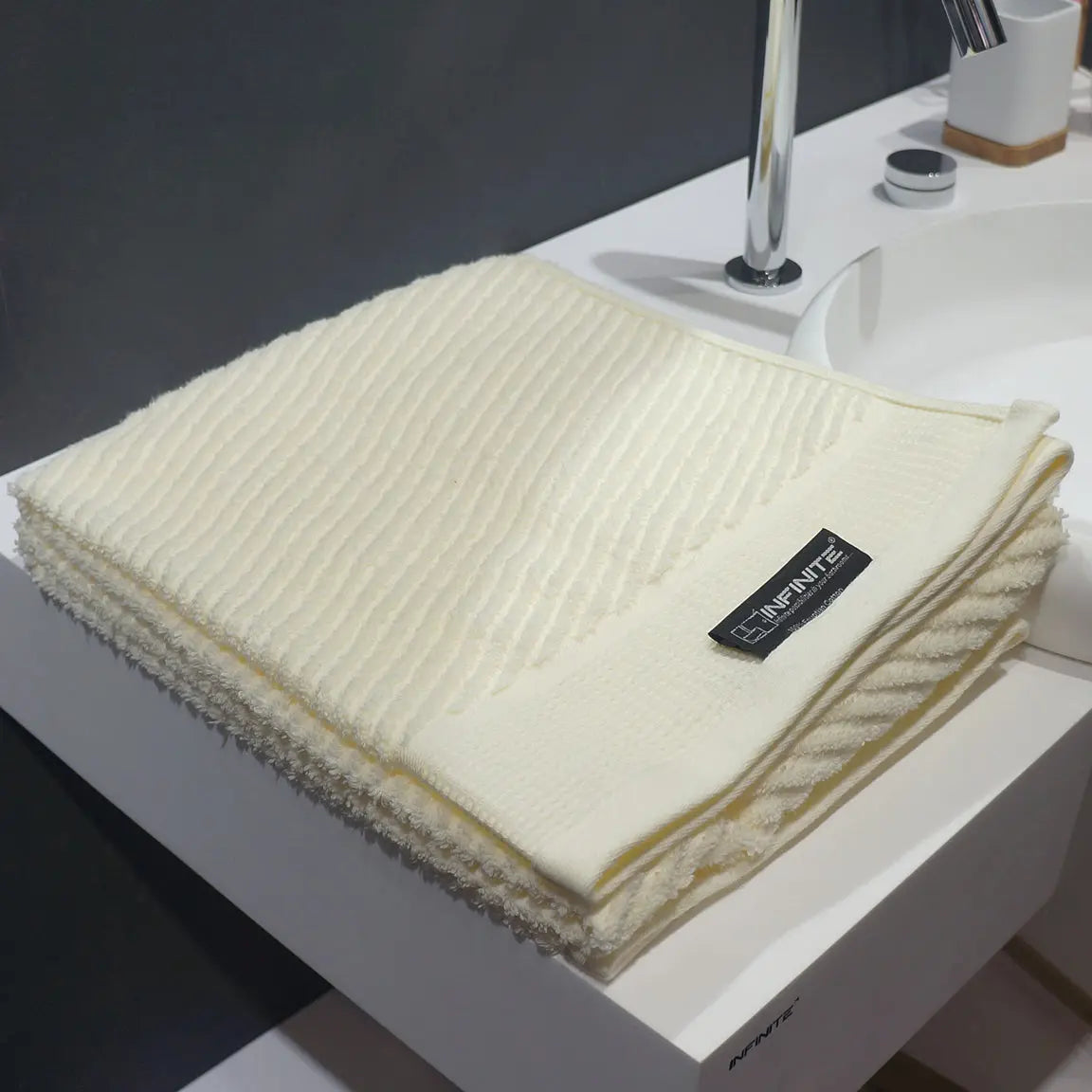 Egyptian Bath Towel-Towels-INFINITE BATH-訂造洗手盆,浴室翻新, small size bathtubs, custom-made bathtub HK,freestanding bathtub Hong Kong, 獨立式 浴缸 香港, premium bathtub brands HK, Where to buy bathtubs in Hong Kong, best custom bathroom furniture HK, Infinite Bath, Infinite浴缸, Cloakroom,Vanities, Mirrors,Bathroom Furniture, 浴室裝修,浴室 櫃 訂造