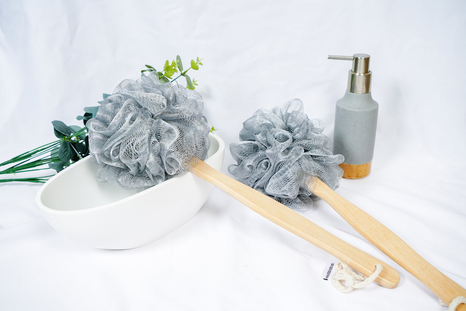 589 Loofah-Charcoal Back Shower Scrubber-Bath & Body-INFINITE-訂造洗手盆,浴室翻新, small size bathtubs, custom-made bathtub HK,freestanding bathtub Hong Kong, 獨立式 浴缸 香港, premium bathtub brands HK, Where to buy bathtubs in Hong Kong, best custom bathroom furniture HK, Infinite Bath, Infinite浴缸, Cloakroom,Vanities, Mirrors,Bathroom Furniture, 浴室裝修,浴室 櫃 訂造