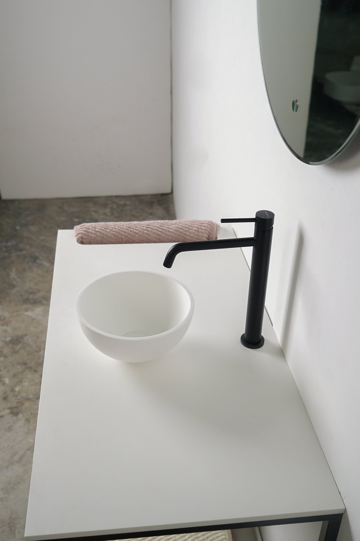 Super Thin Edge 23-OVERCOUNTER WASHBASINS-訂造一體無縫洗手盆,Tailor made Washbasins,waterbasin hk, 浴室物料,浴室裝修,訂造洗手盆,浴室翻新,Bathroomware ,Bespoke bathroom,浴室配件,訂造浴室潔具,訂造浴室傢俬,香港 浴室設計 公司,best custom bathroom furniture HK, Infinite Bath