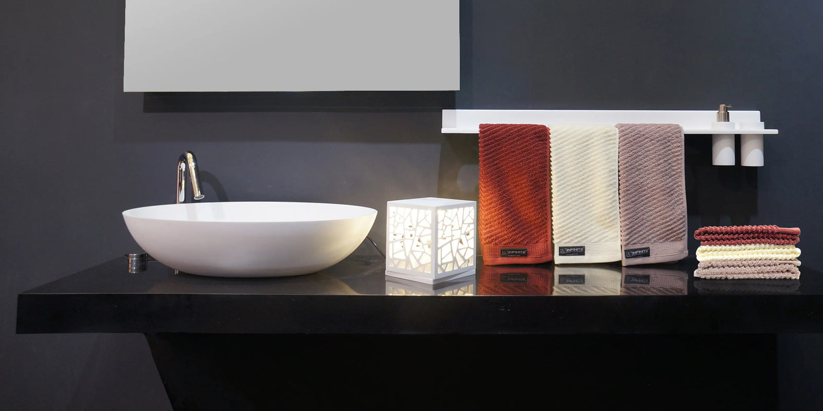 Towels-INFINITE BATH, 訂造浴室潔具,Hong Kong custom bathtub,Hong Kong bathroom design company, Luxury bathtub brands Hong Kong,浴室配件,浴缸香港,Bespoke bathroom,浴室設計 公司