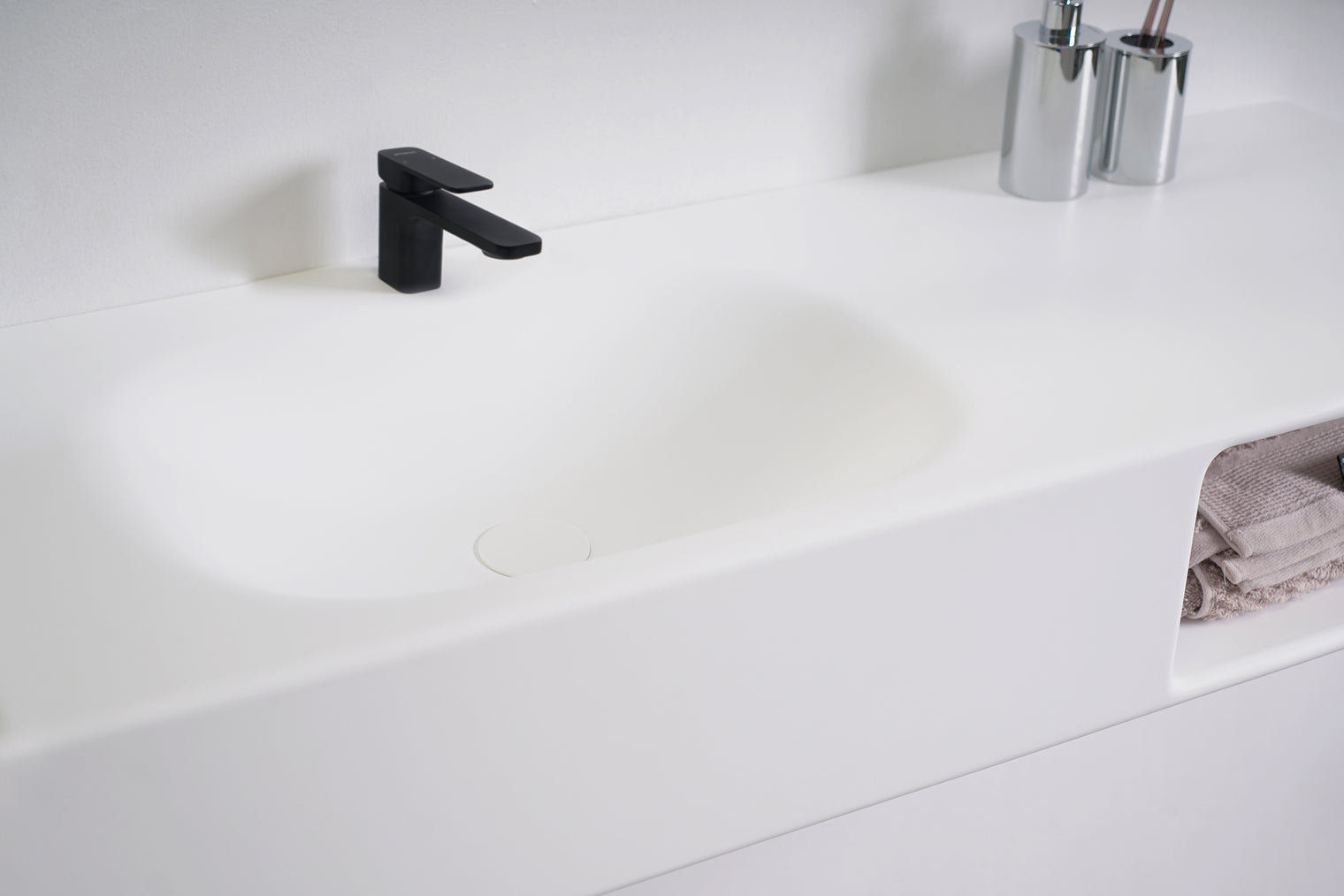 INFINITE | Spio WM 140L with Shelf | INFINITE Solid Surfaces