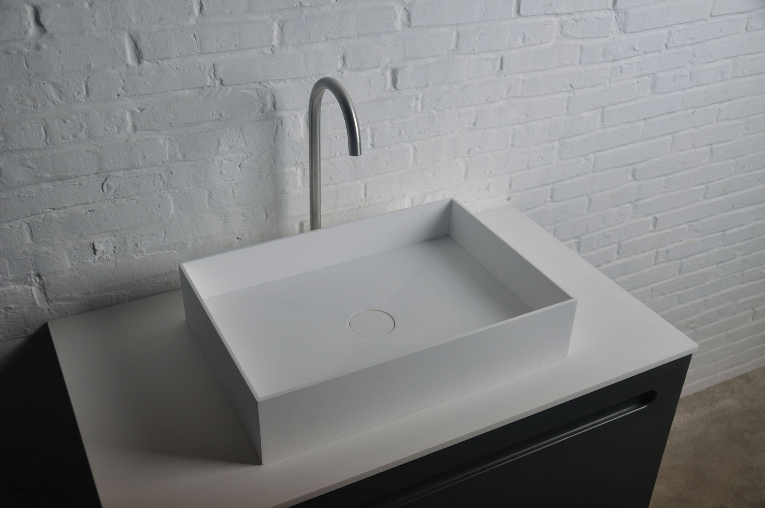 Super Thin Edge R 50 Rectangle Solid Surfaces Overcounter Washbasin Super Thin Edge系列超薄邊50厘米長方型膚感人造石台上洗手盆