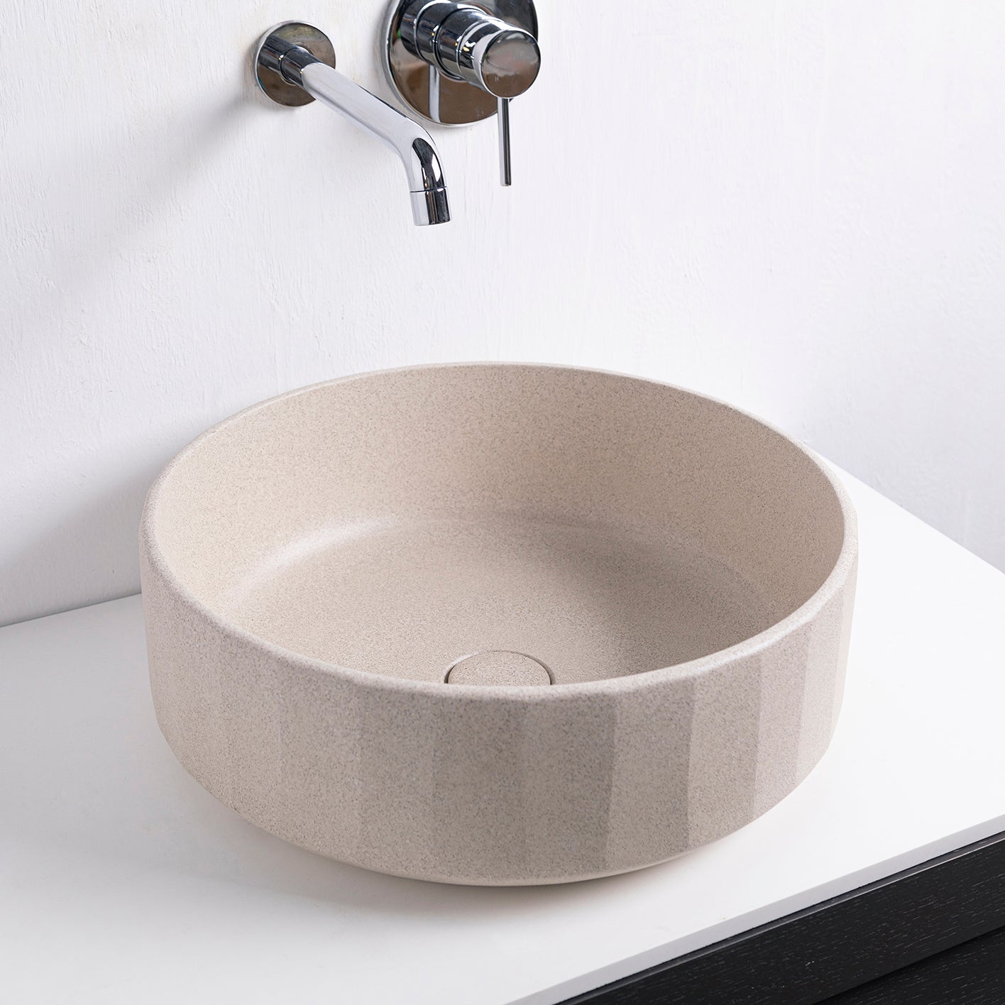 TRENTO D42 Designer Round Concrete Overcounter Washbasin TRENTO系列42CM圓型水泥設計師檯上式臉盆採用特別溢水設計
