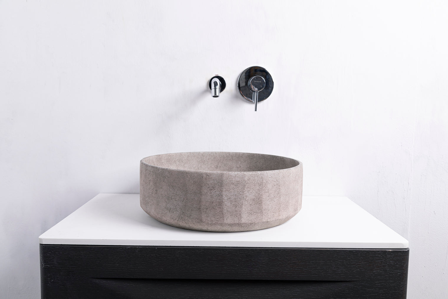 TRENTO D42 Designer Round Concrete Overcounter Washbasin TRENTO系列42CM圓型水泥設計師檯上式臉盆採用特別溢水設計