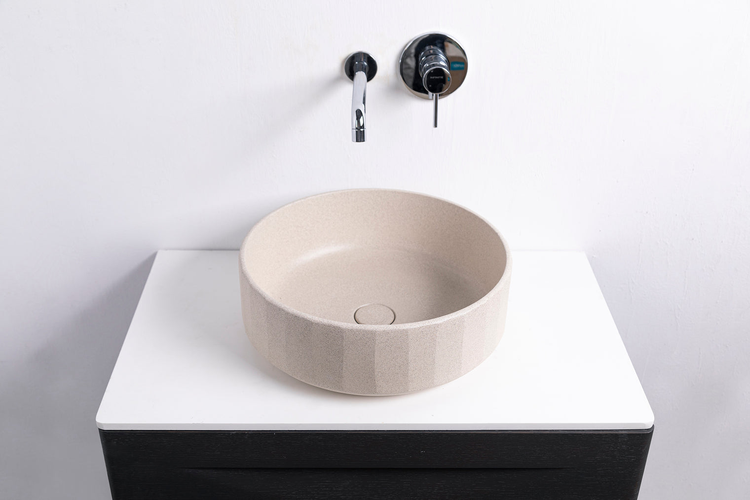 TRENTO D42 Designer Round Concrete Overcounter Washbasin TRENTO系列42CM圓型水泥設計師檯上式臉盆採用特別溢水設計