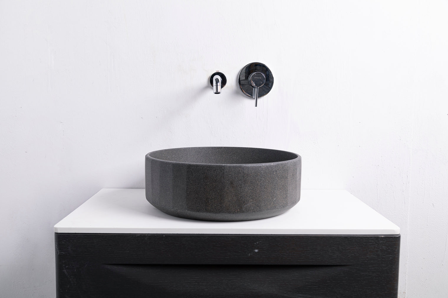 TRENTO D42 Designer Round Concrete Overcounter Washbasin TRENTO系列42CM圓型水泥設計師檯上式臉盆採用特別溢水設計